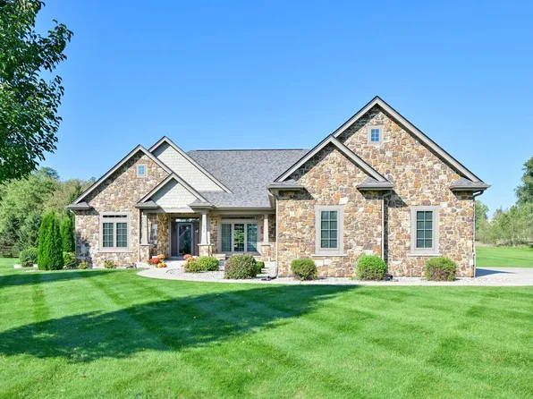 214 Cypress POINT, North Prairie, WI 53153