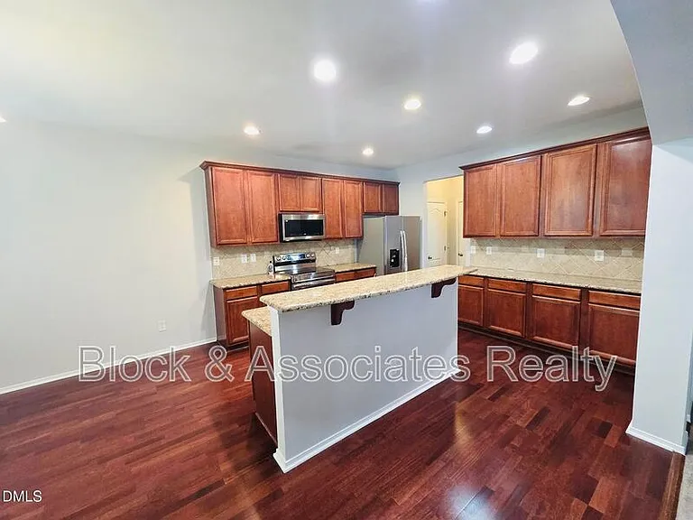 8208 Stone Cellar Dr — Photo 2