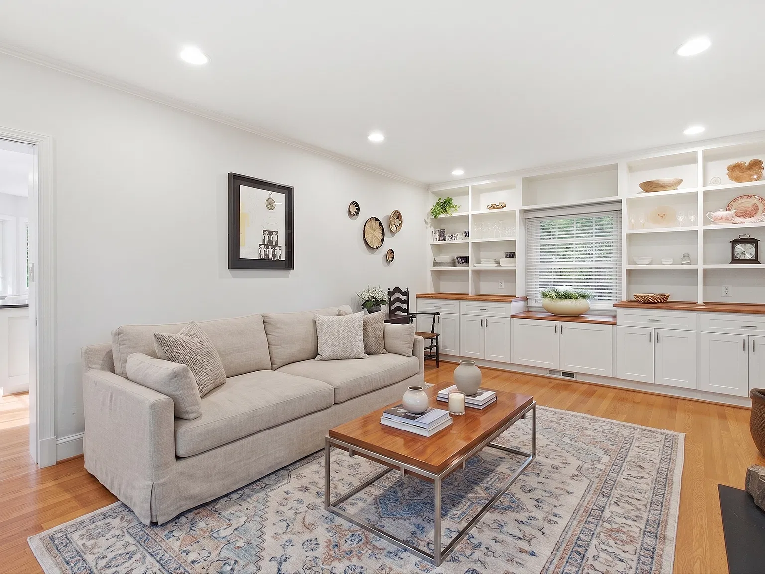 4 bed, 3.5 bath, 3449 sqft, $7,400 — Photo 4
