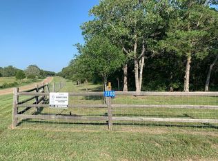 2300 E Parker Rd, Muldoon, TX 78949