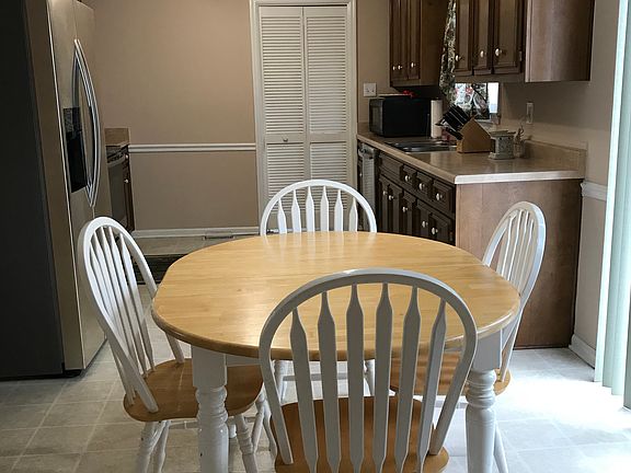 5th image of 126 Trailwood Ave