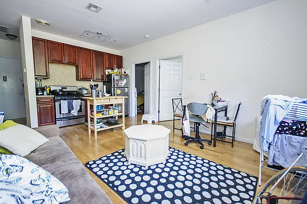 Rented by Level Group | media 12