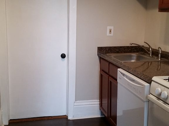door to pantry off kitchen