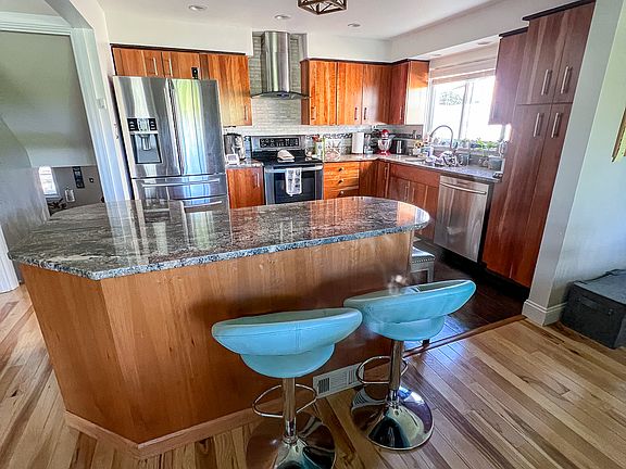 Open floor plan kitchen area.