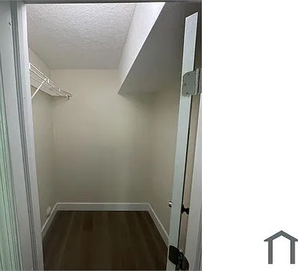2 bed, 930 sqft, $2,300 — Photo 2