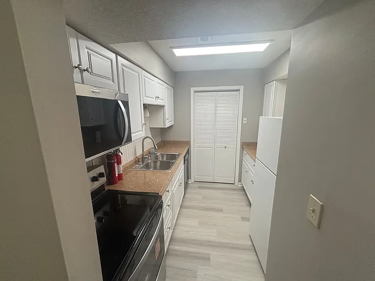 1319 Westbrooke St #1319 — Photo 10