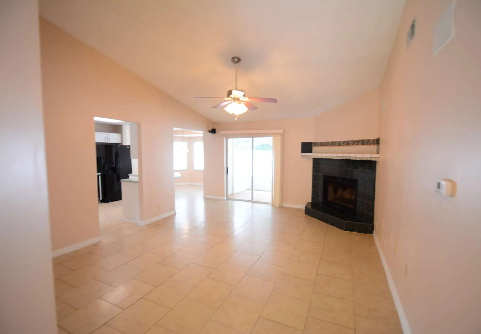 3 bed, 2.0 bath, 1357 sqft, $1,900 — Photo 2