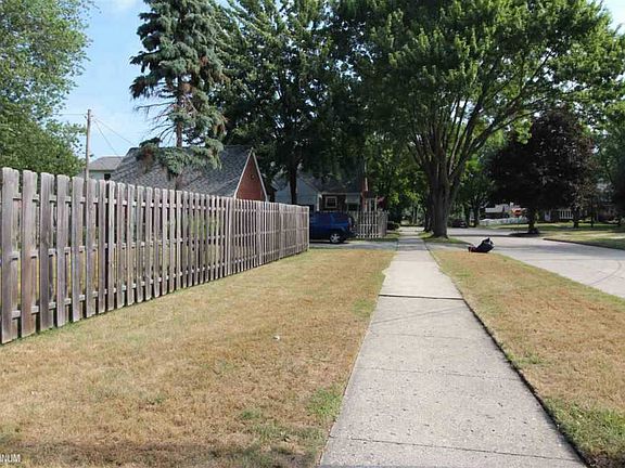 4th image of 1410 Burlington Dr