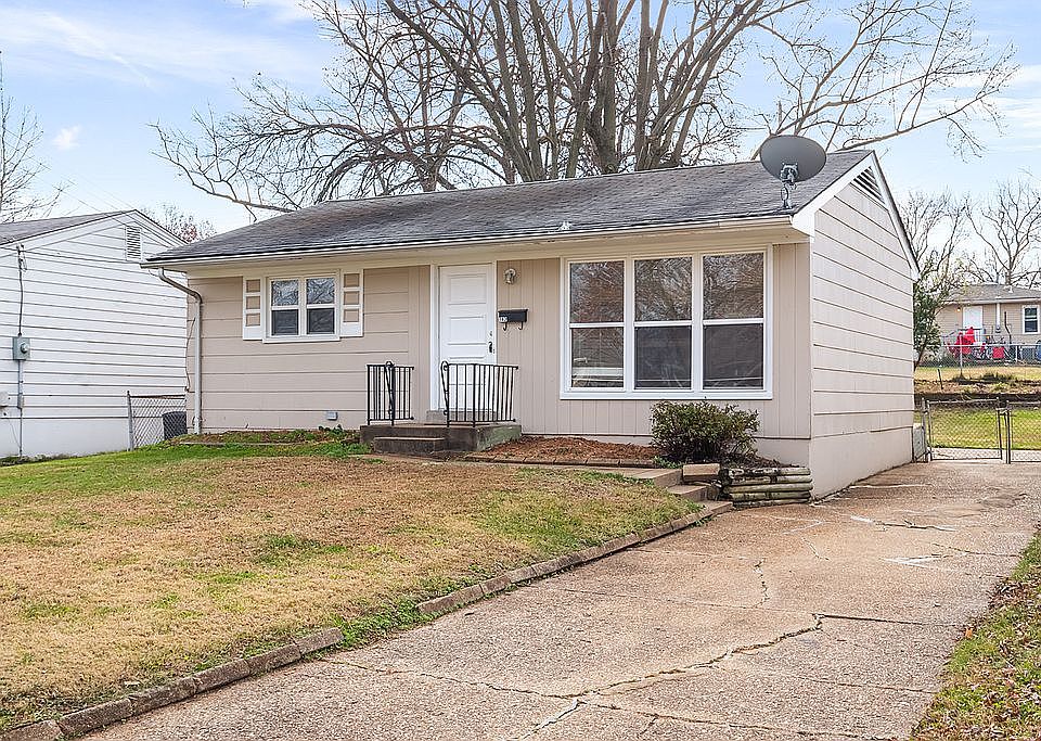 1st image of 142 Floralea Pl
