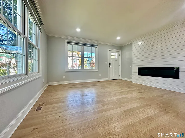 123 East Ave — Photo 6
