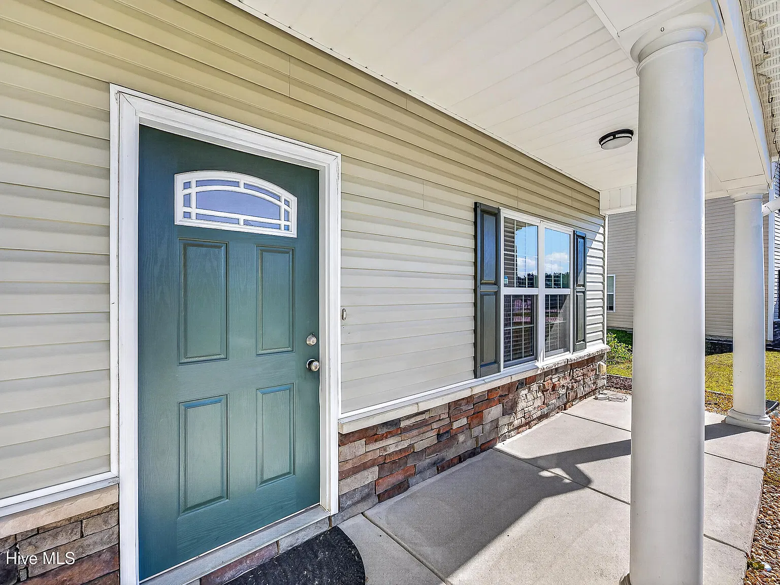 4 bed, 2.5 bath, $2,200 — Photo 4