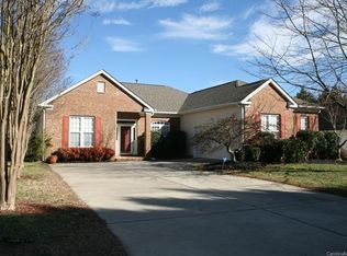 17329 Georgian Hall Dr, Charlotte, NC 28277