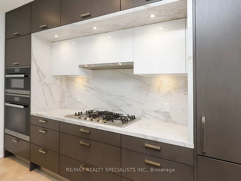 455 Wellington St W #704 — Photo 13