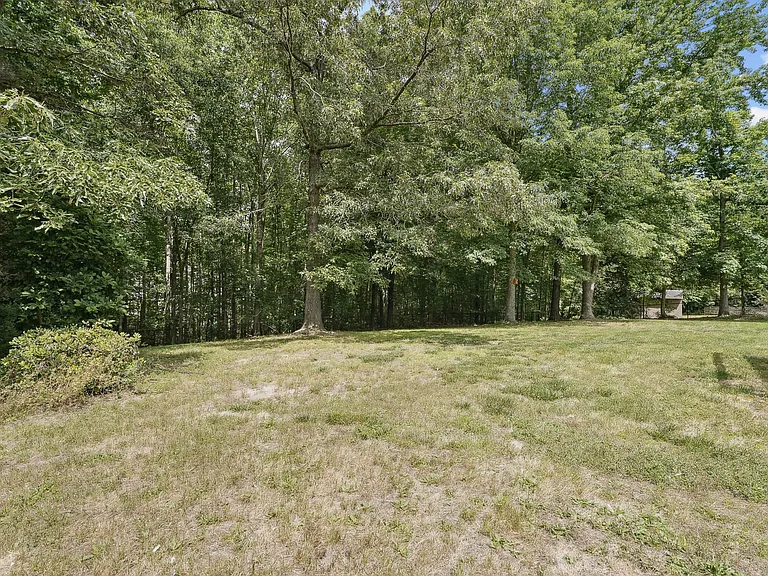 223 Wintergreen Dr — Photo 31