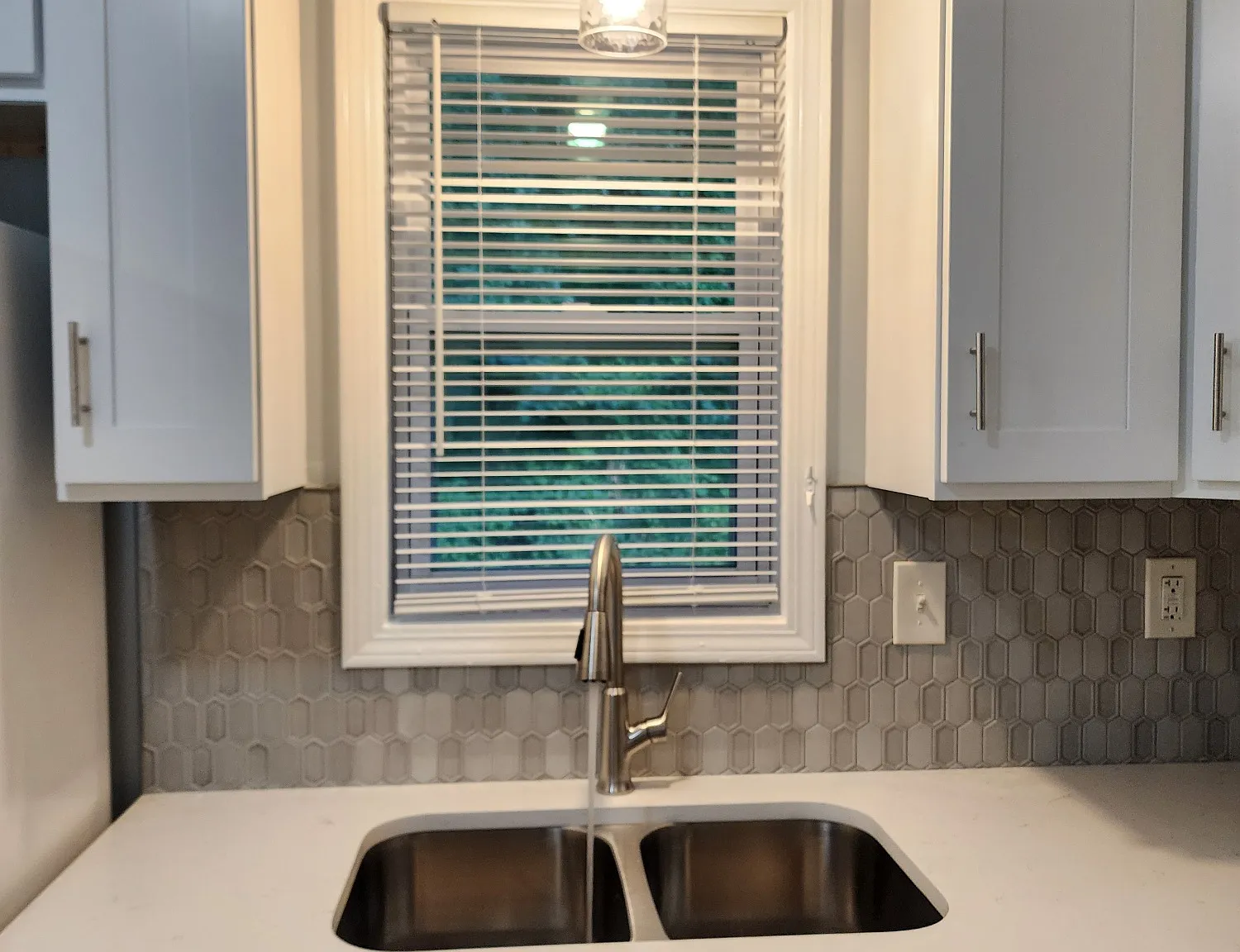 2 bed, 975 sqft, $1,960 — Photo 2