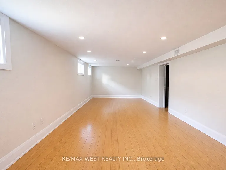 32 Harrow Dr #LOWER LEVEL — Photo 4