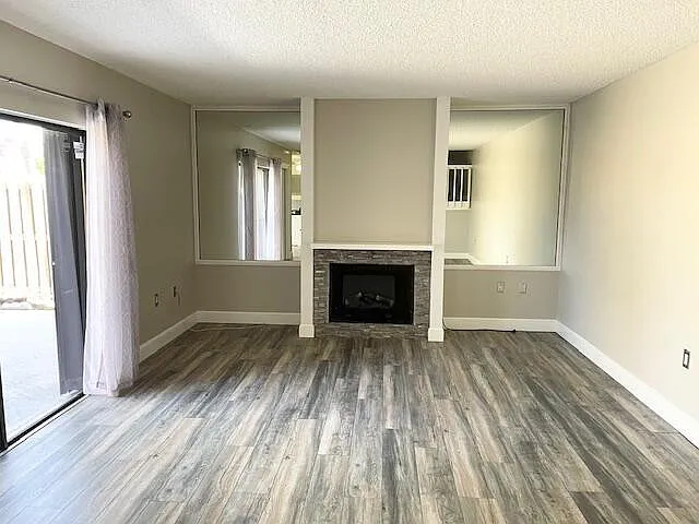 2 bed, 2.5 bath, 1236 sqft, $2,300 — Photo 4