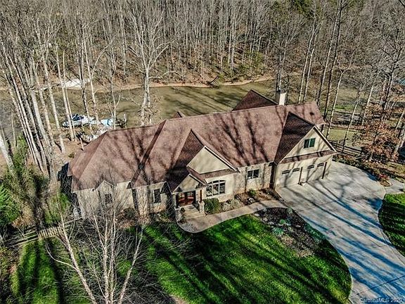 2nd image of 100 Wickford Ln