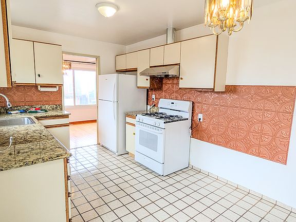 2nd image of 27 John Glenn Cir #1