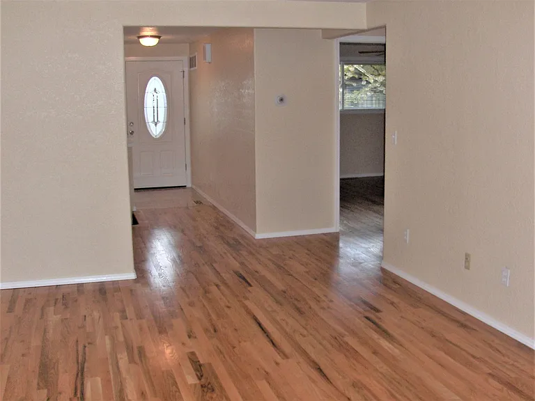 340 Denver St NE — Photo 4