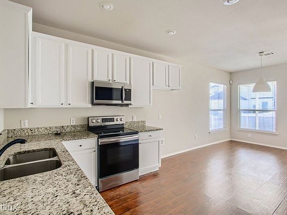 5th image of 10214 Cedar Lake Dr