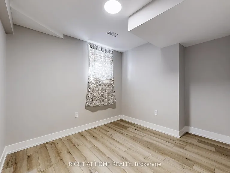 11 Hawker Ct #BASEMENT — Photo 16