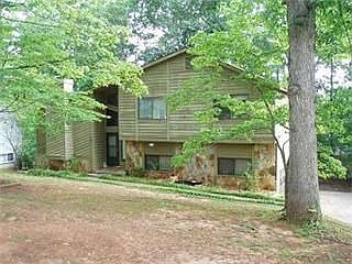 Great home nestled among the trees!
