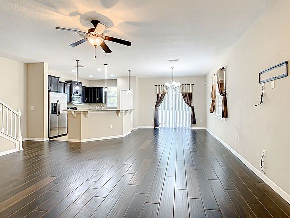 4th image of 1370 Scarlet Oak Loop