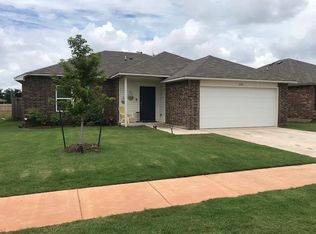 11113 NW 99th St, Yukon, OK 73099