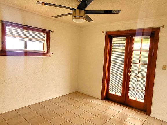 3rd image of 1129 S Stratton Ln