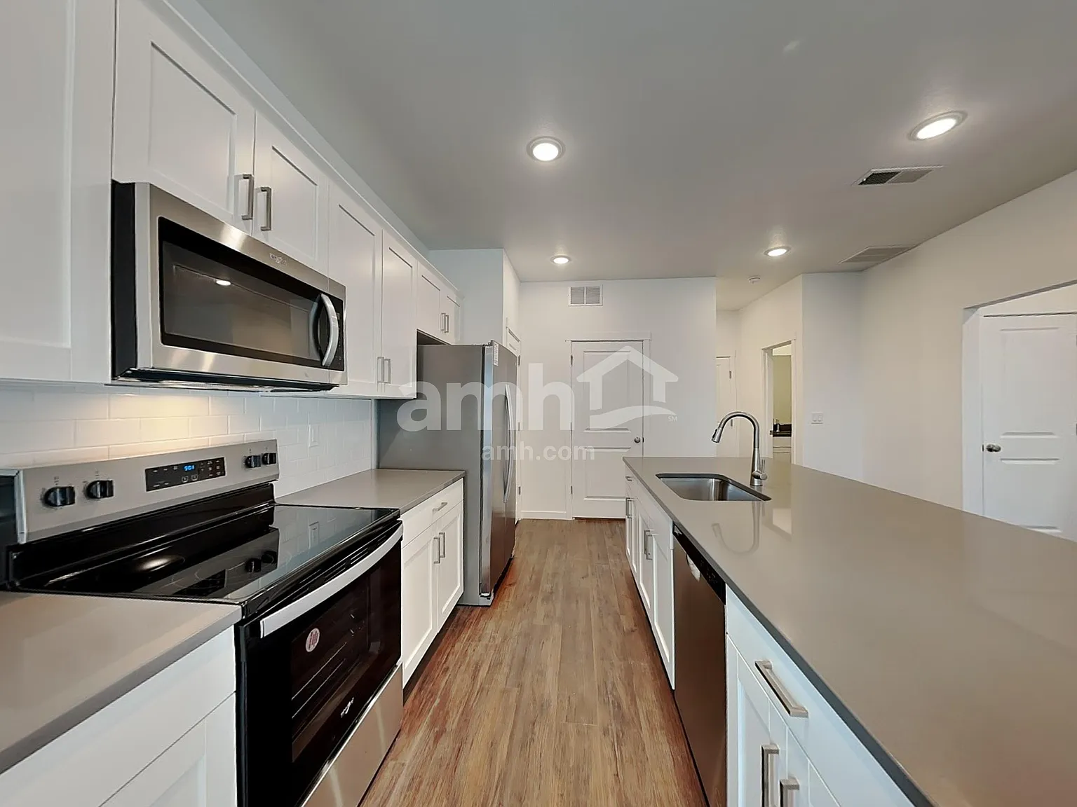 3 bed, 2.5 bath, 1730 sqft, $2,685 — Photo 3