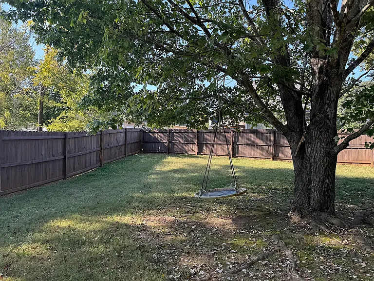 108 E Stonehaven Cir — Photo 20