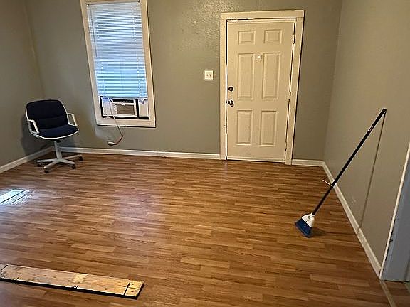 3rd image of 407 Burleson #407