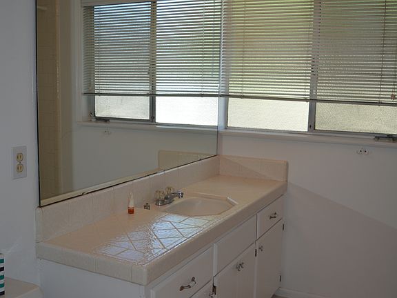 5th image of 322 E Longview Ave