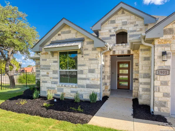 1901 N Chateau Lane, Kerrville, TX 78028