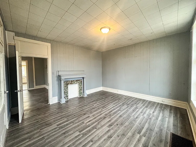 1120 Spruce St — Photo 3