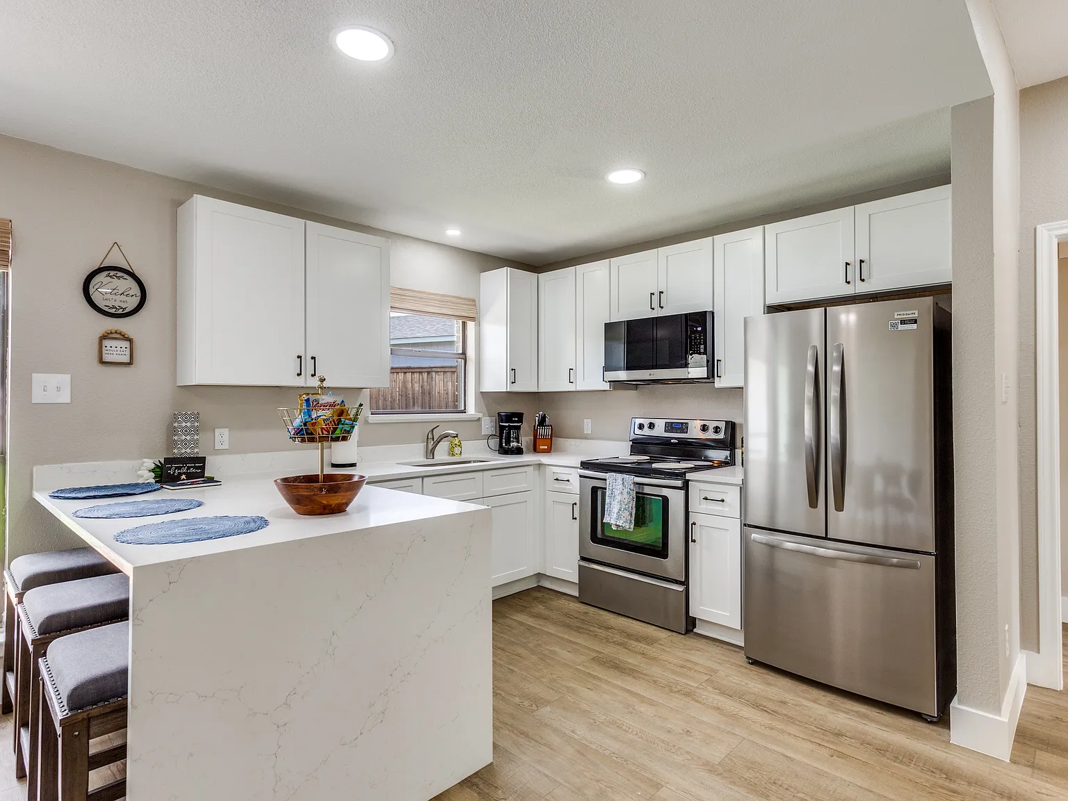 3 bed, 1498 sqft, $4,999 — Photo 3