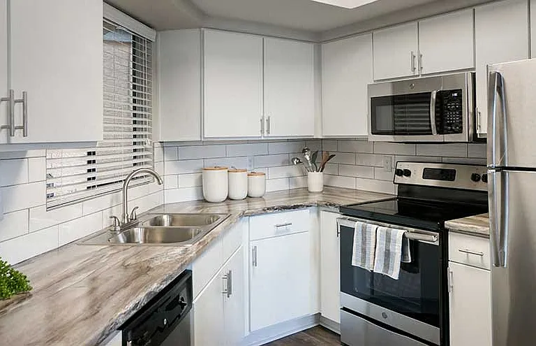 Bella Vista Apartment Homes — Photo 1