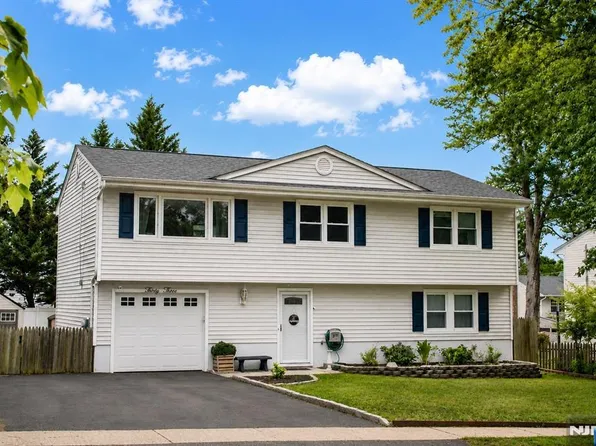 33 Van Buren Ave, Westwood, NJ 07675