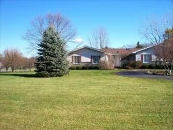 4304 Derby Ln, Crystal Lake, IL 60012