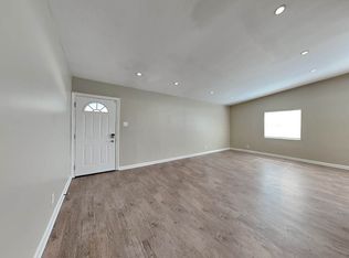 18528 Arminta St, Reseda, CA 91335