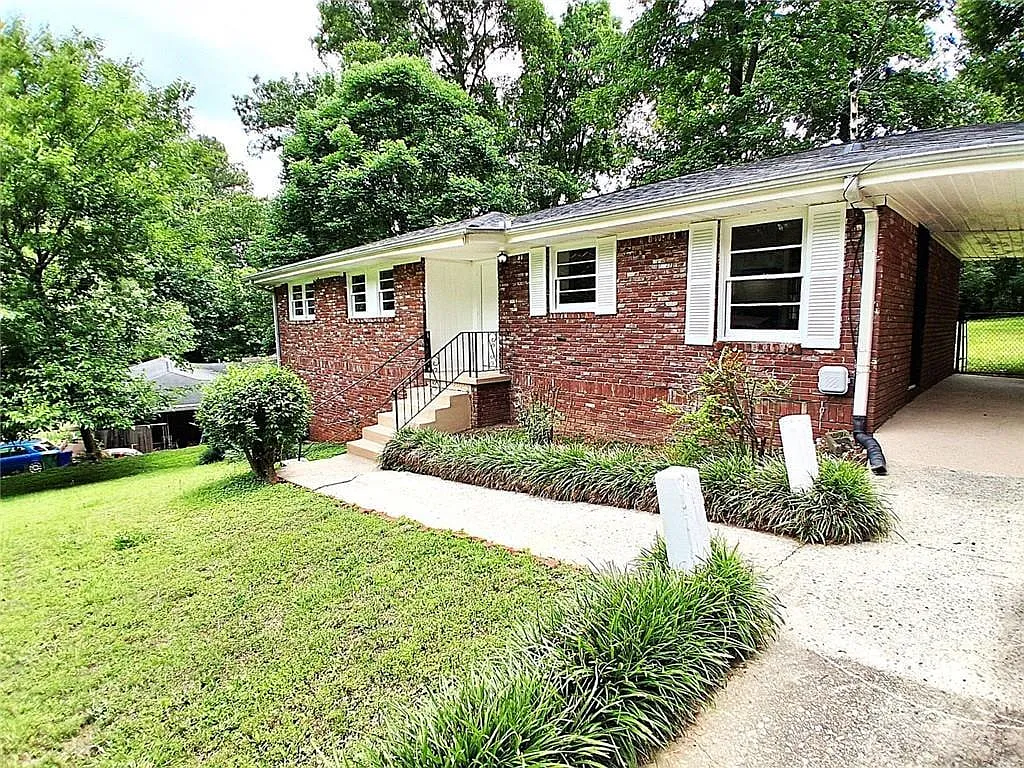 3 bed, 1.5 bath, 2354 sqft, $1,600 — Photo 3