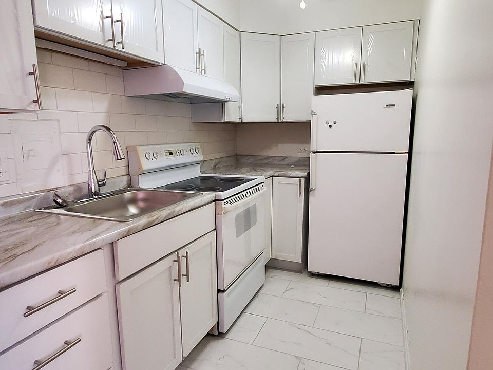 1st image of 539 W Stratford Pl APT 411
