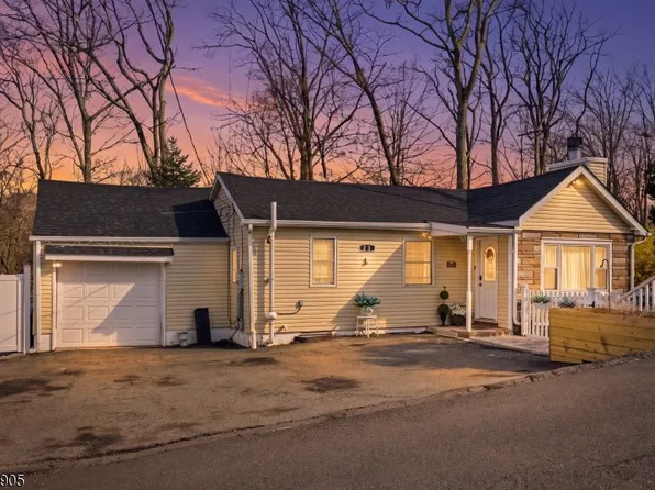 23 Roosevelt Trl, Hopatcong Boro, NJ 07843