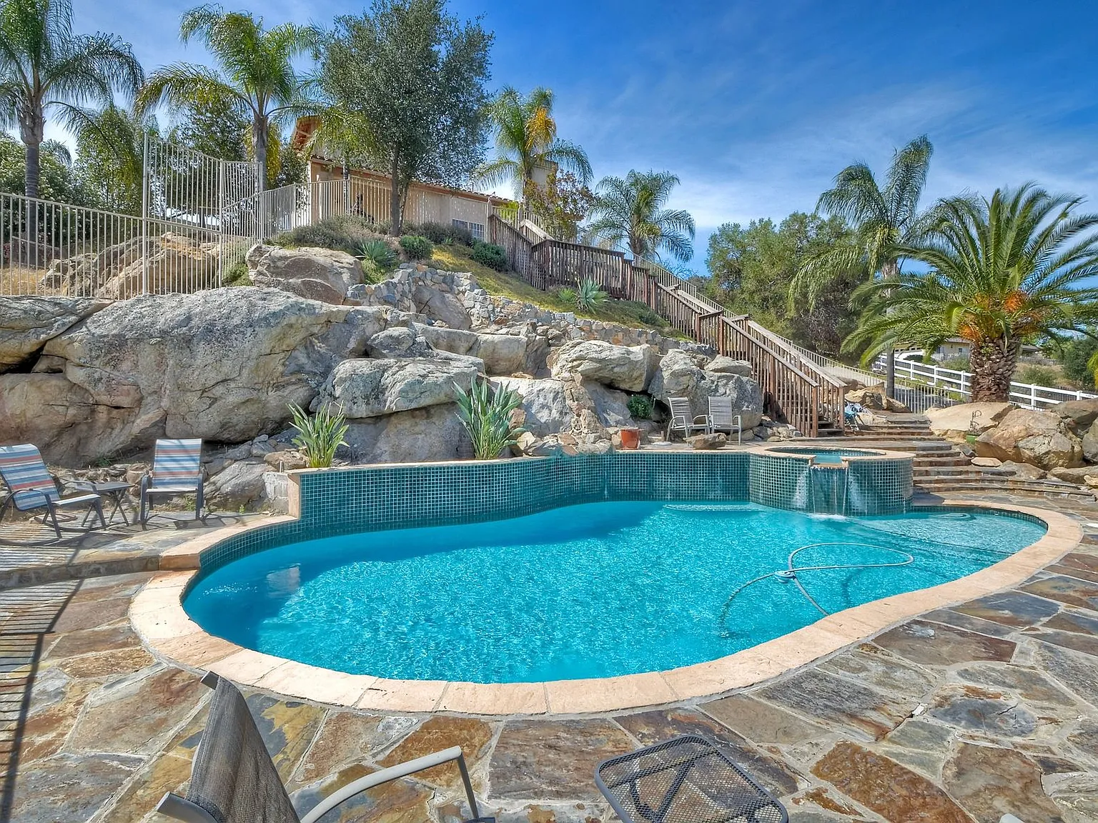 5 bed, 2462 sqft, $5,000 — Photo 2