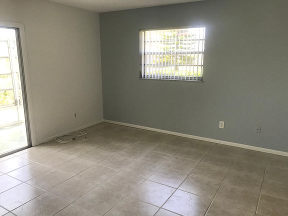 5th image of 78 Royal Oak Dr