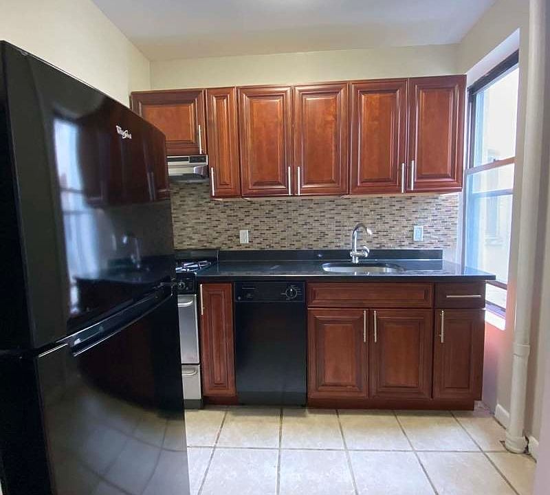 2nd image of 318 E 78th St #24A