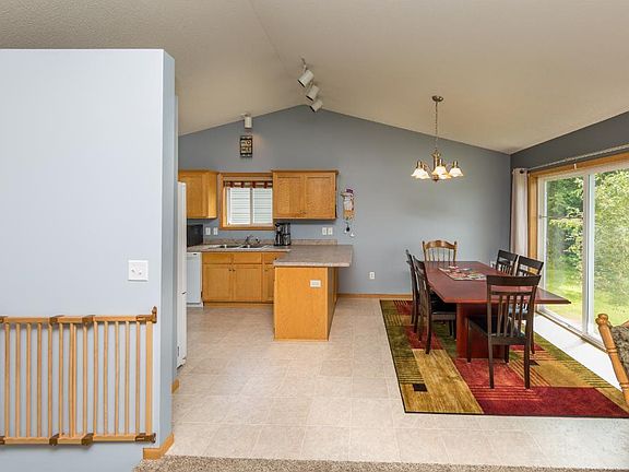 5th image of 723 Horseshoe Ln