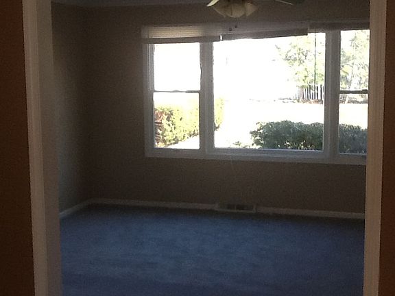 3rd image of 551 Lake Forest Dr