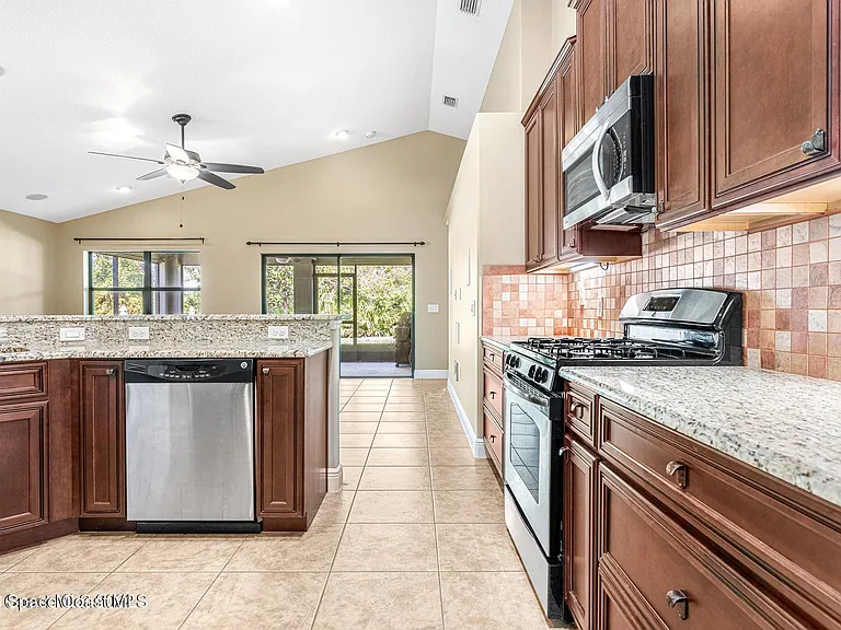 3084 Constellation Dr — Photo 8